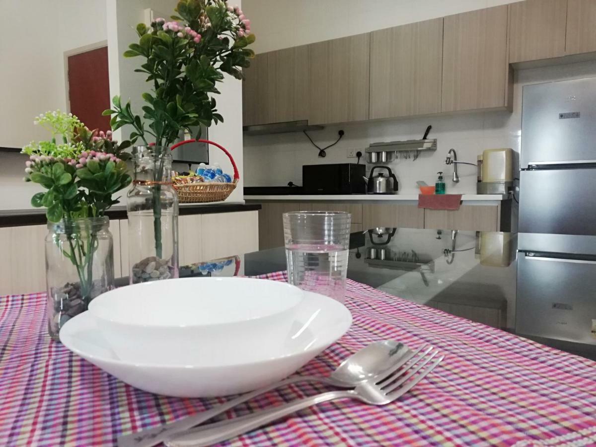 The Raffles Suites Apartemen